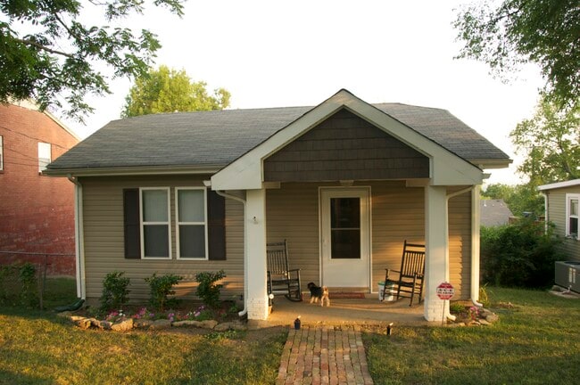 Building Photo - 3505 Dakota Ave