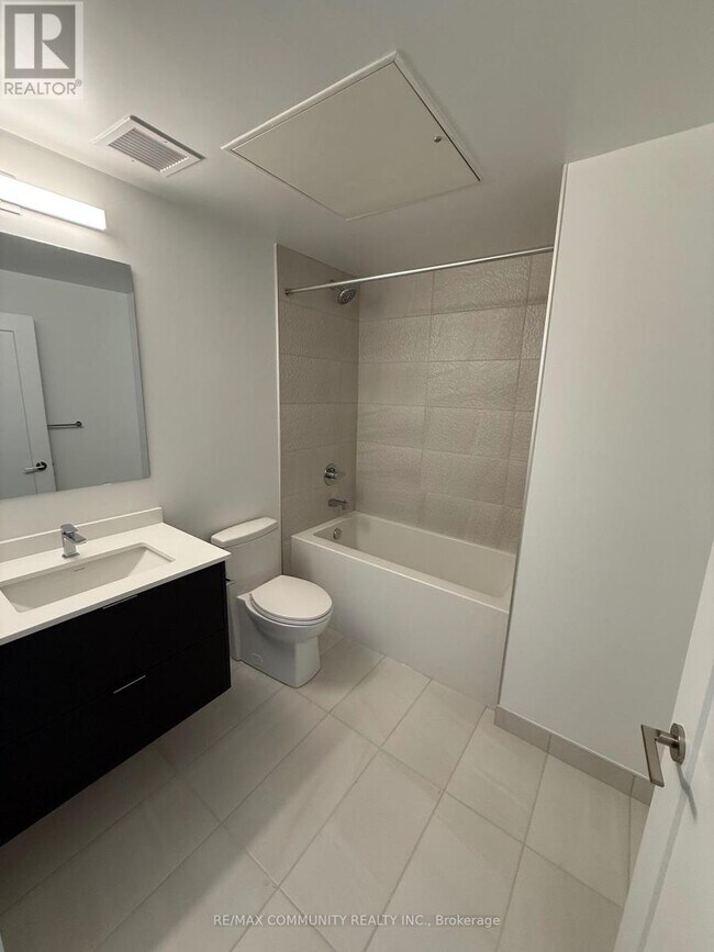 Photo du bâtiment - 9781 Markham Rd