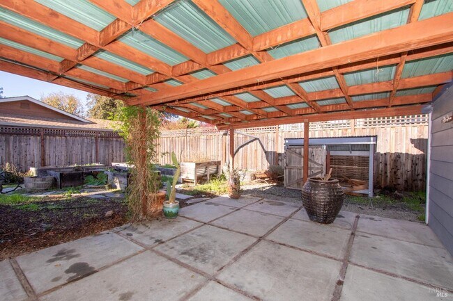 Building Photo - 4967 Hansen Dr