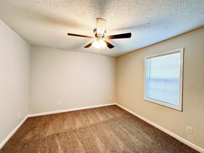 Building Photo - 108 Ballygar St