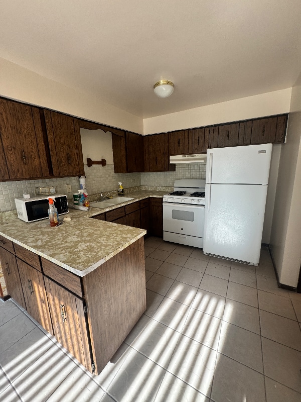 Foto del edificio - 14631 Lamon Ave