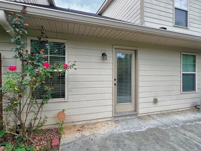Building Photo - 528 Scenic Dr