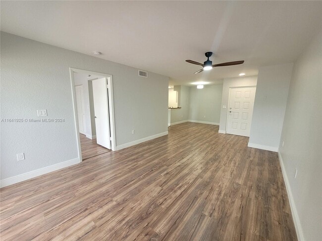 Building Photo - 2850 N Oakland Forest Dr