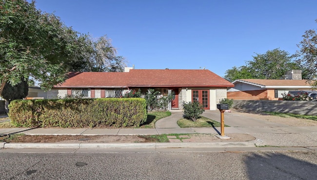 Building Photo - 2110 Thomas Dr