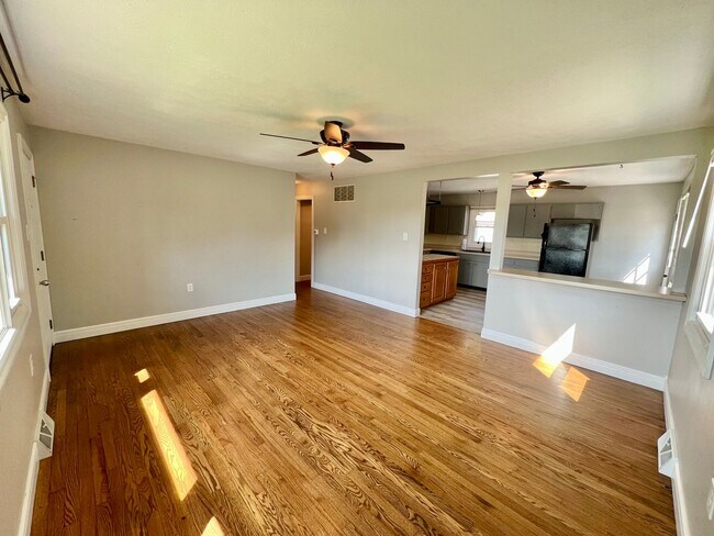 Building Photo - Charming 3 Bed 1 Bath Single Family Home