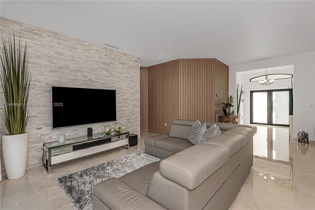 Building Photo - 570 SW 92nd Psge