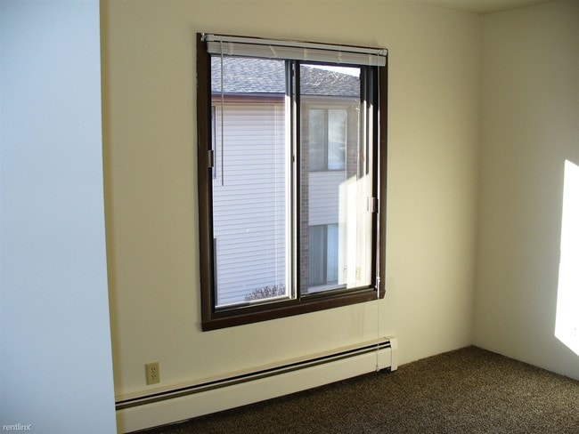 Building Photo - 1720 E Longview Dr