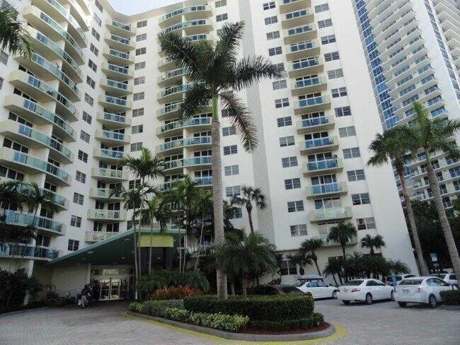 Building Photo - 3001 S Ocean Dr