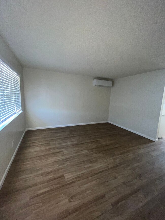 Foto del edificio - Recently remodeled home! Just listed!