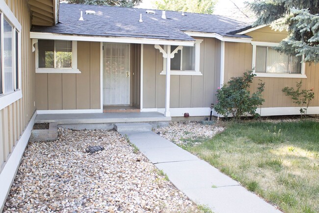 Building Photo - 3 Bedroom 2 Bath 2-car garage Close to 580