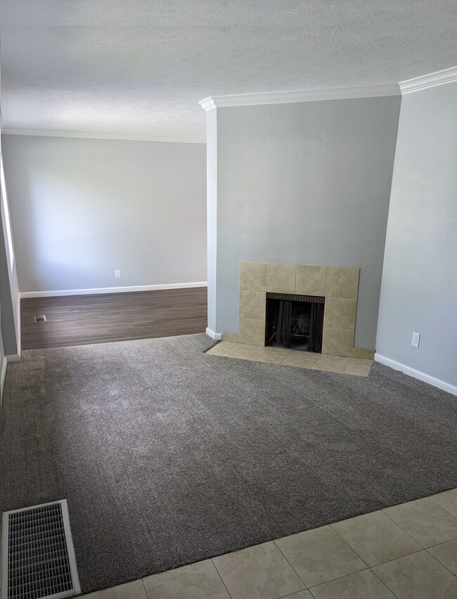 Front room - 921 N Poinsettia Dr