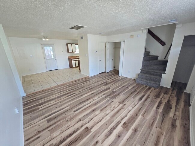 Foto del edificio - 3-Bedroom Townhome with Fenced in Yard!