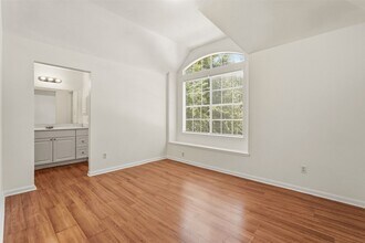 Building Photo - 9322 Eaglewood Glen Tr