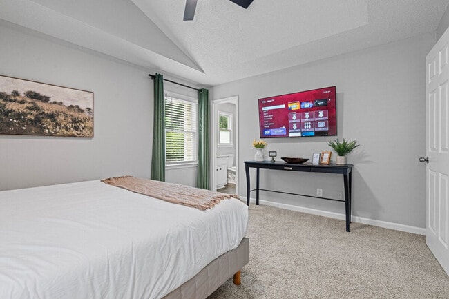 Building Photo - 13 Huntcliff Dr