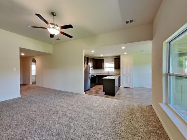 Building Photo - 112 Banjo Trl