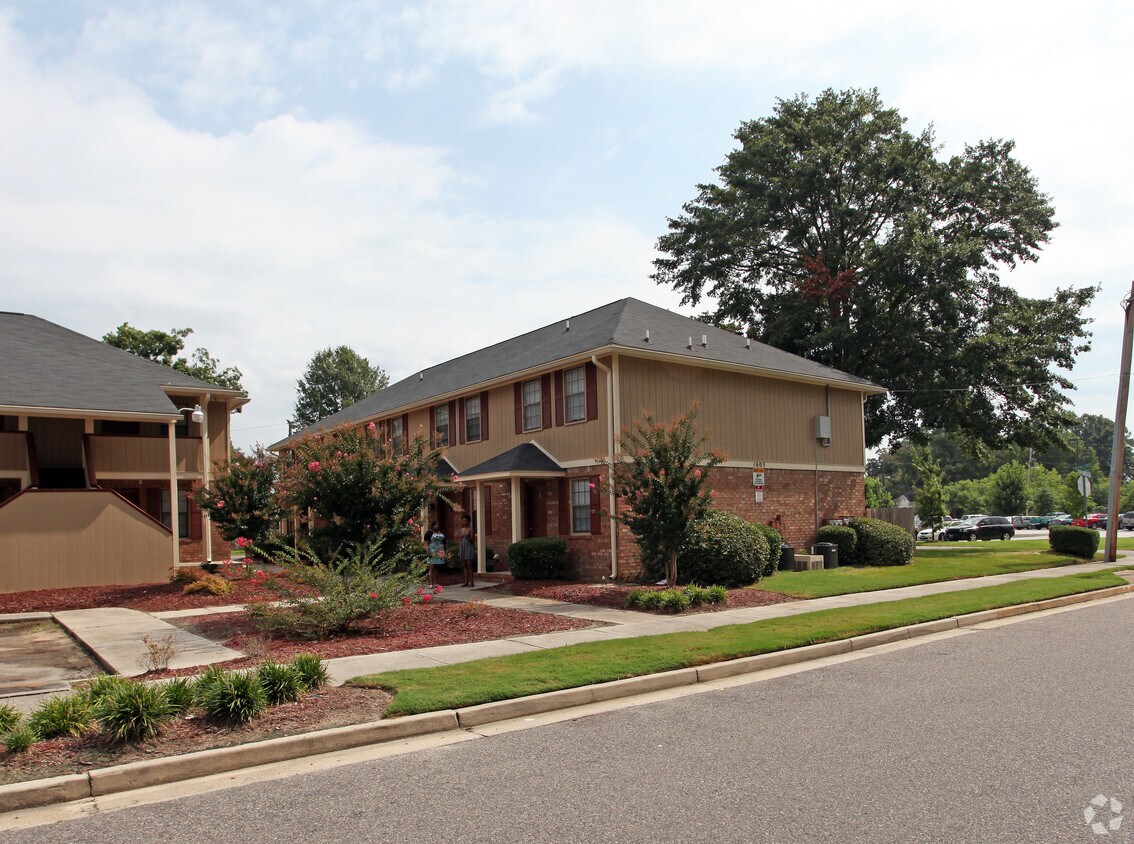 Building Photo - Paine Villas