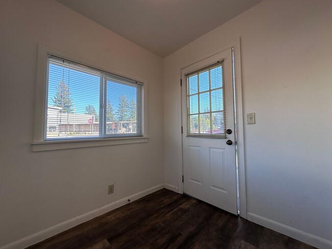 Foto del edificio - ADORABLE, BRIGHT BUNGALOW IN TROUTDALE!
