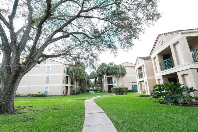 Foto del edificio - 833 Riverside Dr