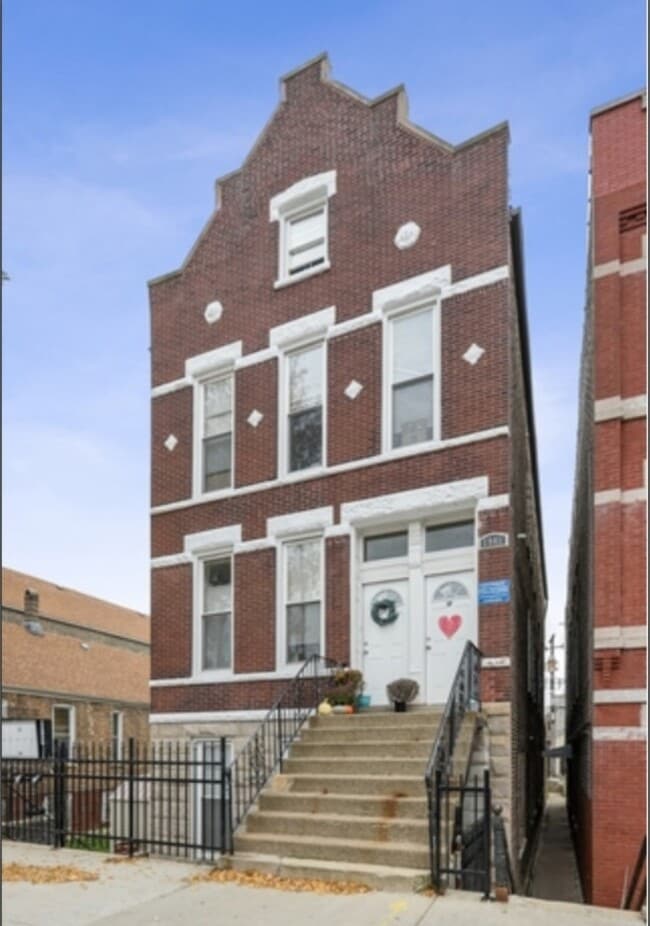 Building Photo - 1941 W 21st Pl