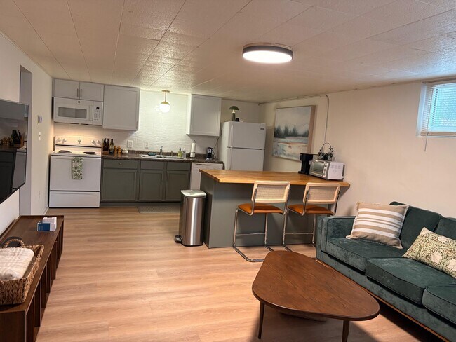 Foto del edificio - 1617 Highridge Dr