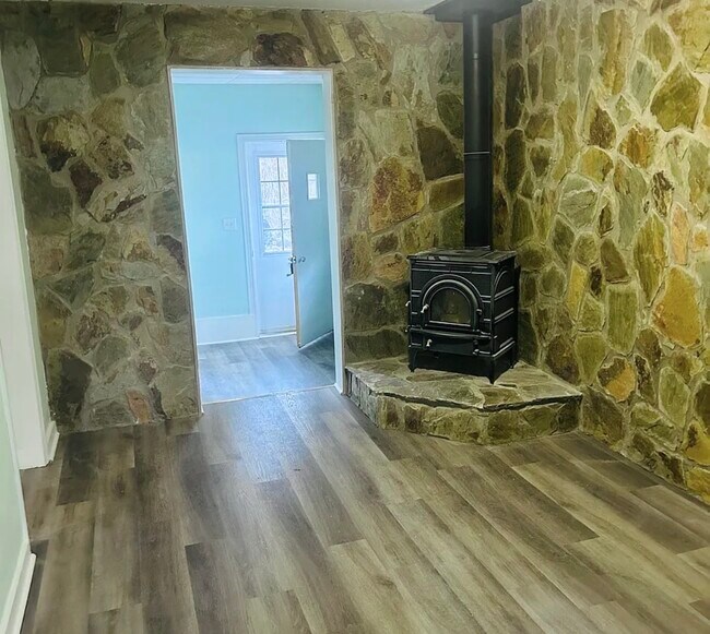 Foto del edificio - 161 Honeycomb Valley Rd