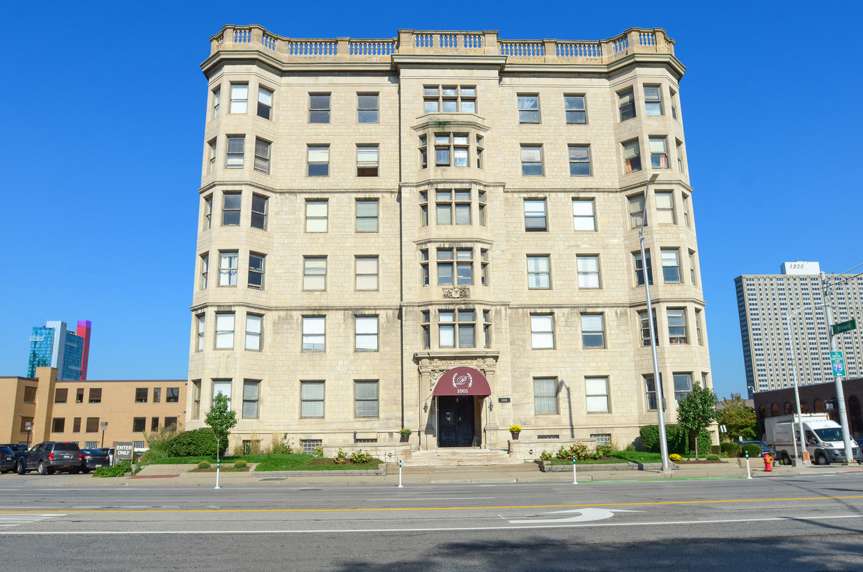 Primary Photo - Palms Apartments