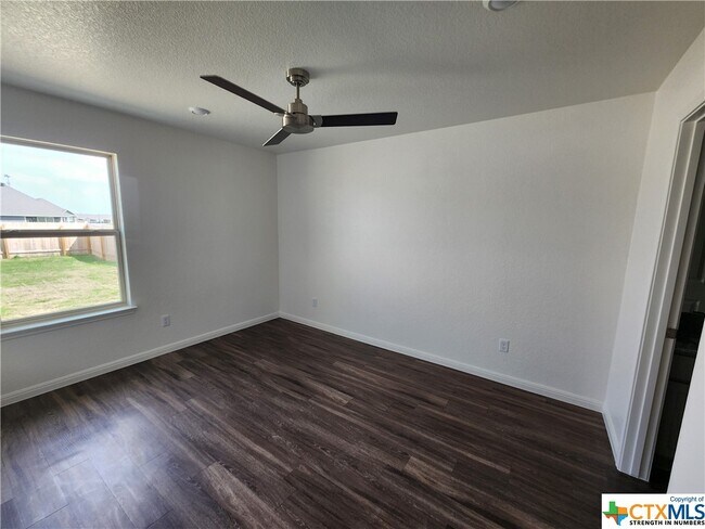 Foto del edificio - 5905 Betty Lou Dr