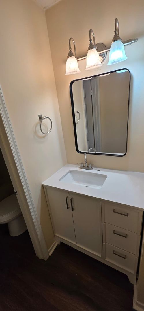 Building Photo - ****** HALF OFF FIRST FULL MONTH OF RENT!! ******