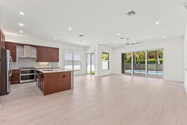 Foto del edificio - 9615 Eagle River Rd