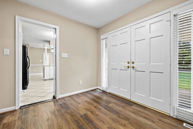 Building Photo - 5BR Home In Thoroughgood! For Rent through...