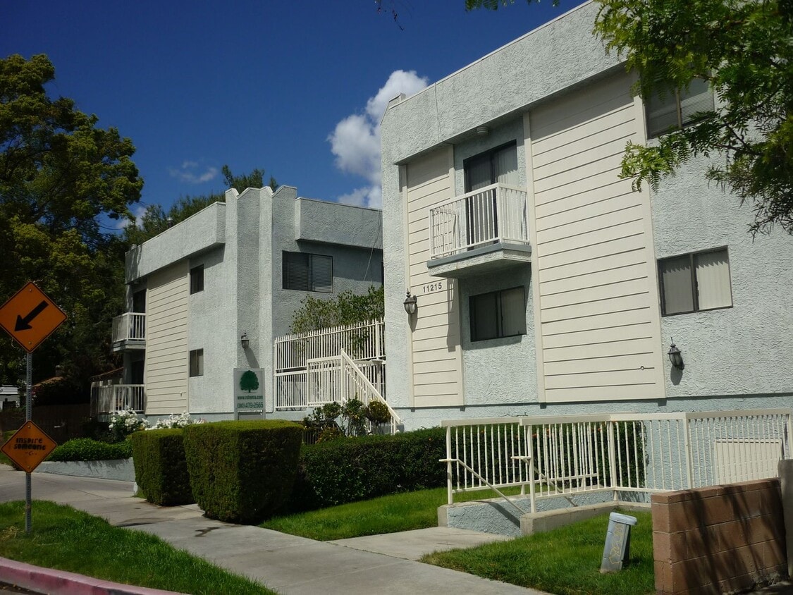 11215 Camarillo Street, Apartments in North Hollywood, CA
