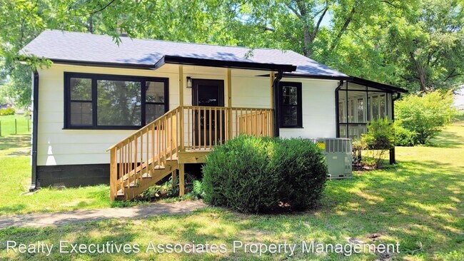 Foto del edificio - 3 br, 1.5 bath House - 612 Short Street