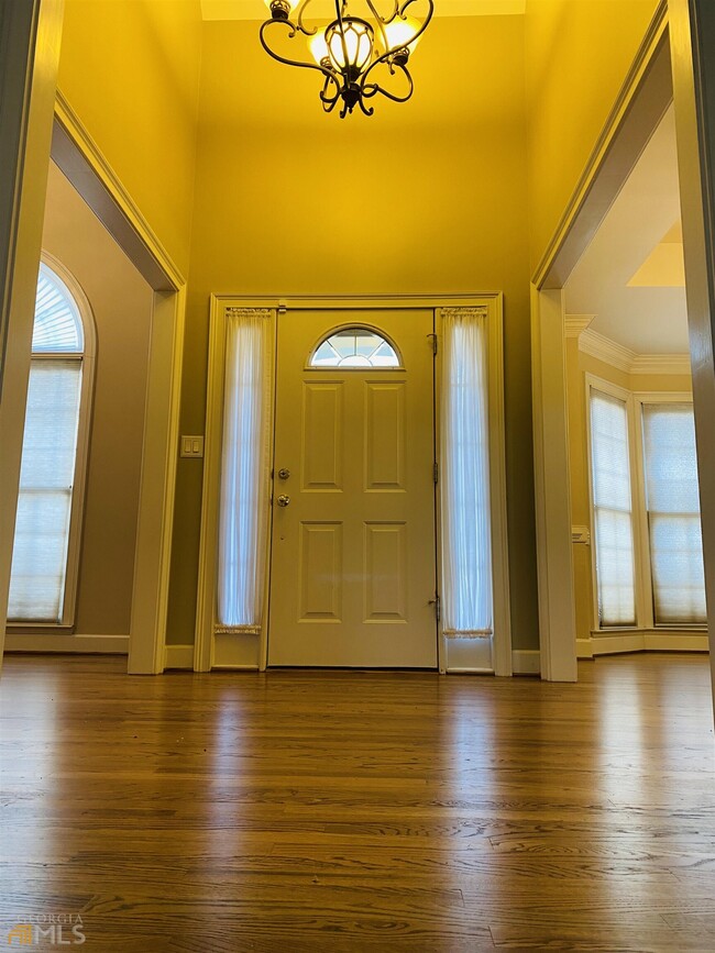 Building Photo - 631 Bellenden Dr