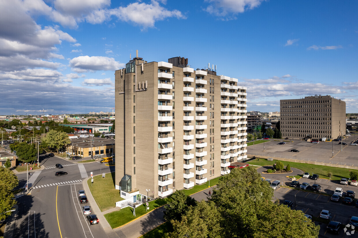 Building Photo - Chateau Lise