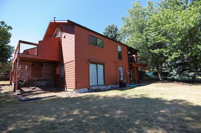 Building Photo - 1677 Edwards Dr