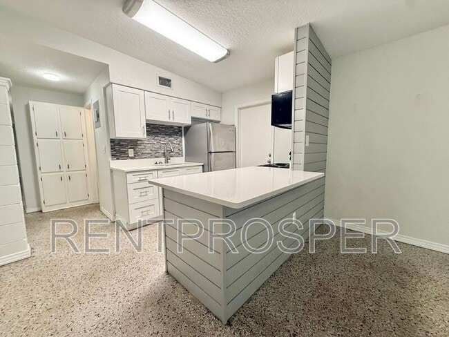 Foto del edificio - 221 Concord Dr