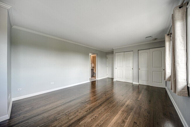 Foto del edificio - 240 N Archer Ave