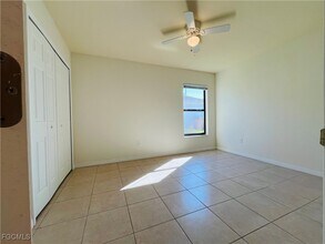 Building Photo - 1625 SW 34th St