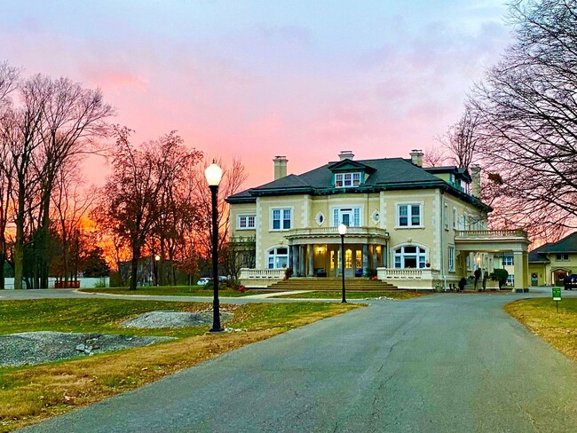 Foto del interior - Mansion Row - Where Historic Charm Meets M...