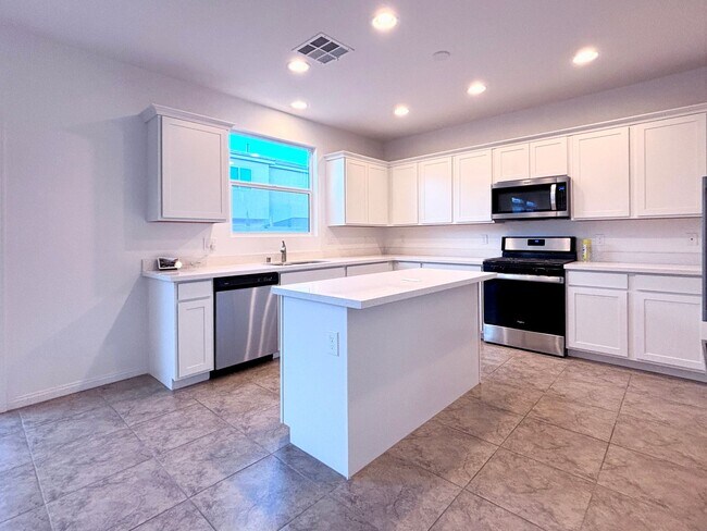 Foto del edificio - Two-story Home for Rent