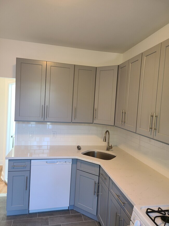 KITCHEN - 4022 Avenue J