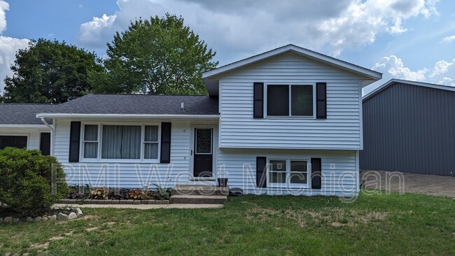 Building Photo - 12215 Oakwood Shores St