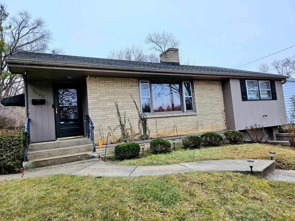 Primary Photo - 3 bedroom, 1.5 bath