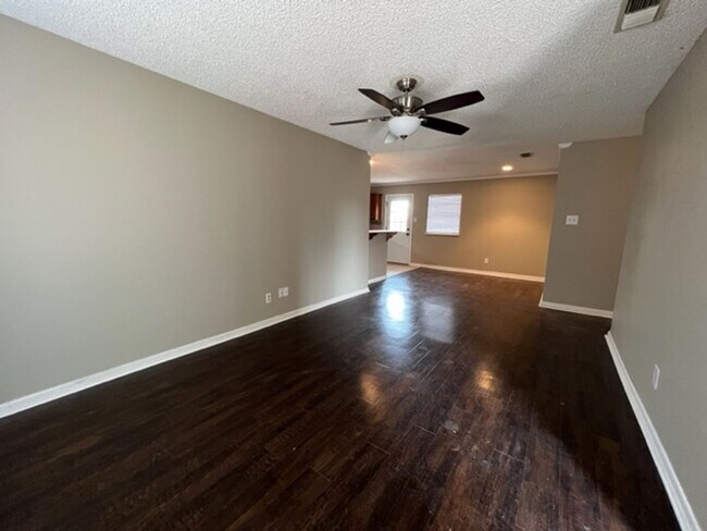 Building Photo - 5226 Llano St