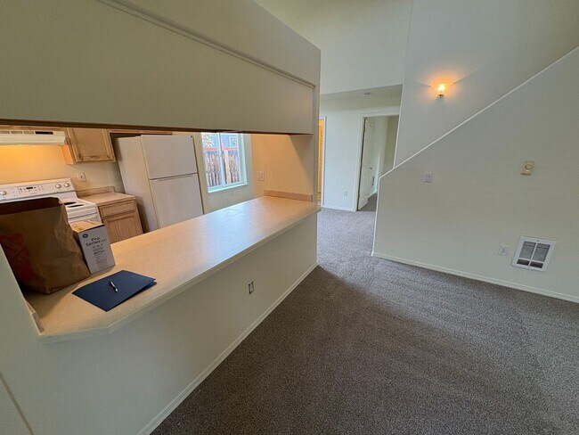Foto del edificio - 2 Bed/2 Bath Apartment in NE Bend - Worthington Court