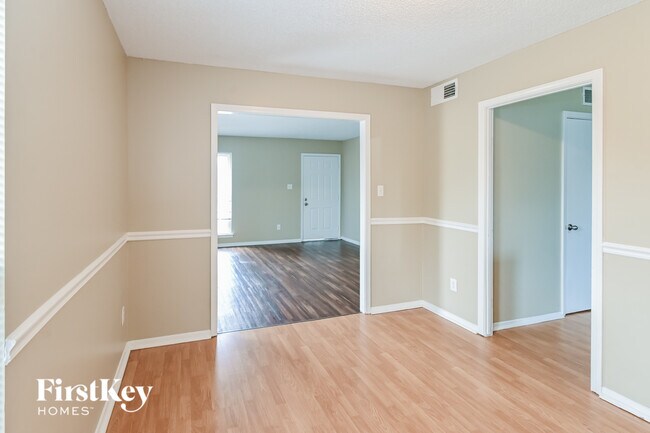 Foto del edificio - 6630 Windflower Ln