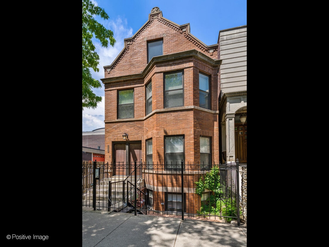 Primary Photo - 1942 W Cortland St