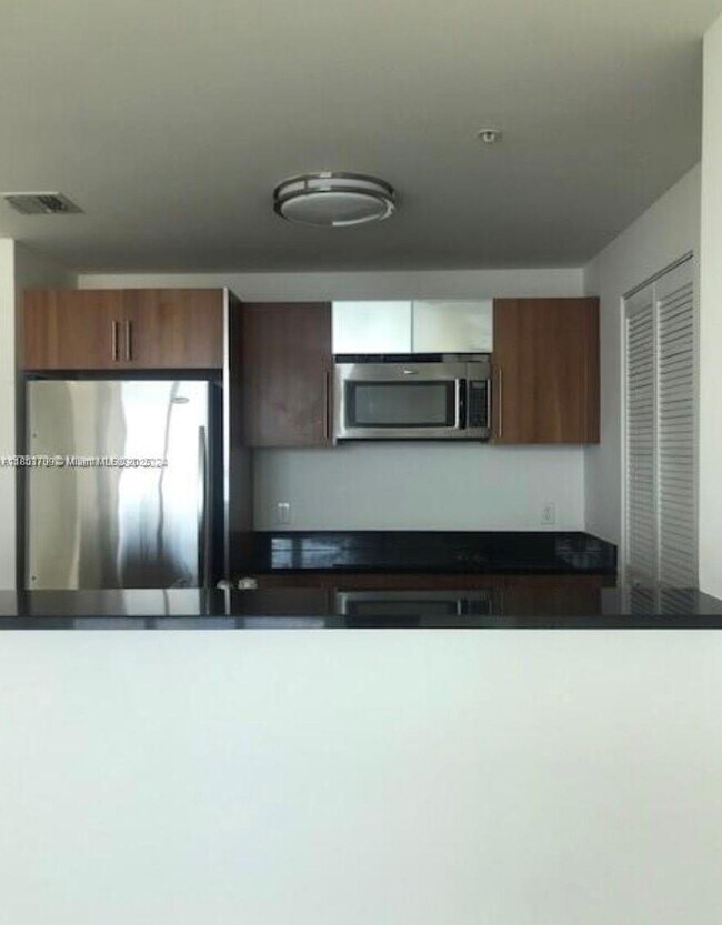 Building Photo - 300 S Biscayne Blvd