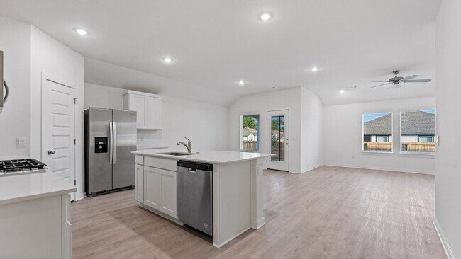 Building Photo - "Bright 4-Bedroom Haven with Scenic Views ...