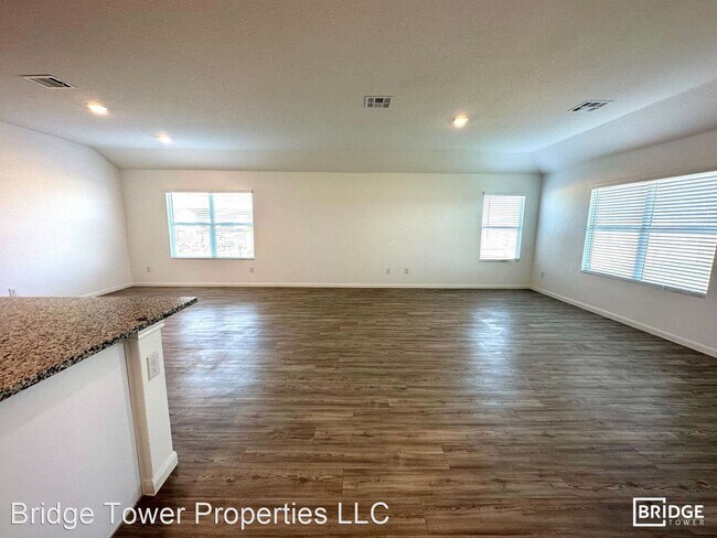 Building Photo - 4 br, 3 bath House - 1252 Treehouse Lane